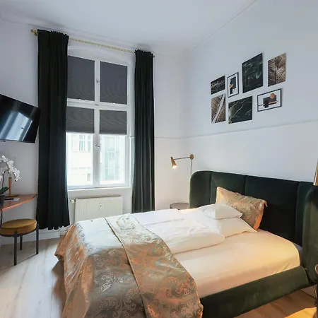 Augusta Am Kurfuerstendamm 3*