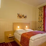 Augusta Am Kurfuerstendamm 3*