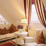 Augusta Am Kurfuerstendamm 3*