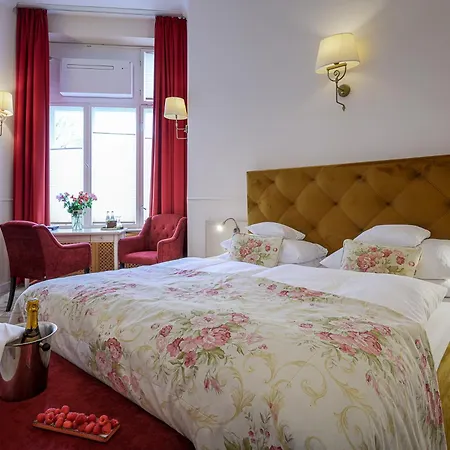 Augusta Am Kurfuerstendamm 3*