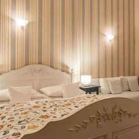 Hotel Augusta Am Kurfuerstendamm 3*