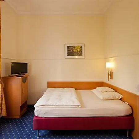 Augusta Am Kurfuerstendamm Отель Берлин