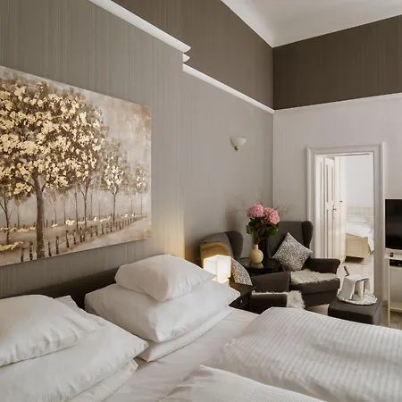 Augusta Am Kurfuerstendamm 3*