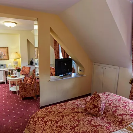 Augusta Am Kurfuerstendamm 3*