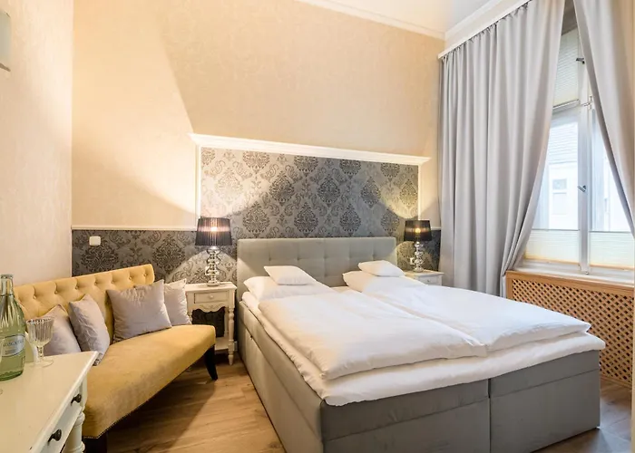 Augusta Am Kurfuerstendamm 3*