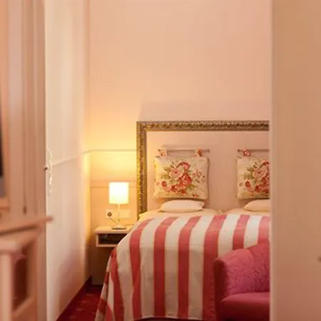 Augusta Am Kurfuerstendamm Szálloda 3*